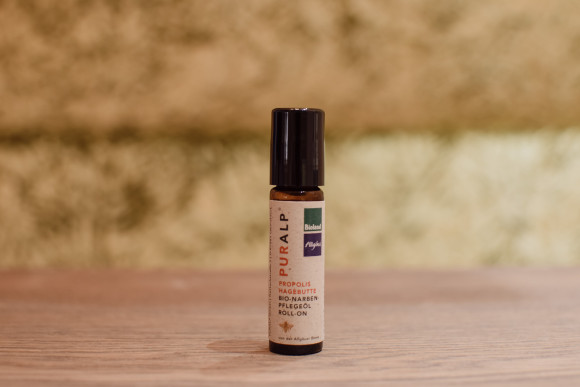 Propolis & Hagebutte Bio-Narbenpflegeöl Roll-On 1